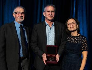 L’Ordre décerne la médaille de saint Éloi 2018 au Dr Marc-André Sirard, m.v., Ph. D.